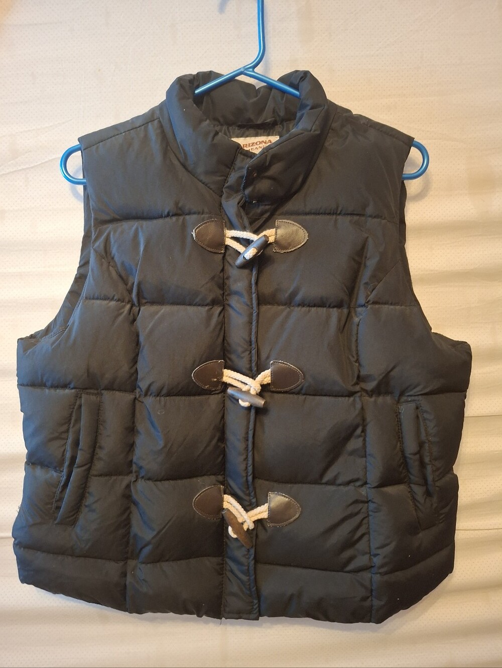 Arizona Jean Company Ladies Black Puffer Vest with Toggle Fastenings.
